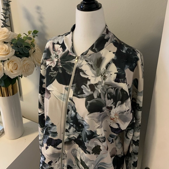 Flower jacket - Picture 9 of 11